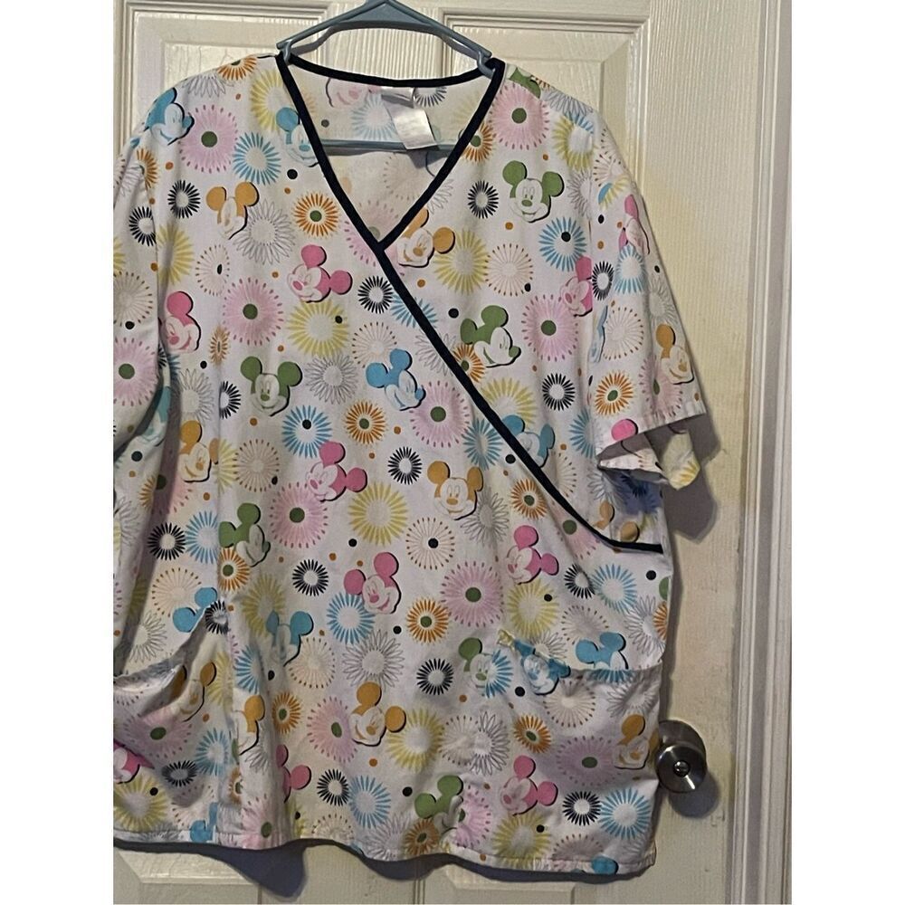 Disney Womens Multicolor Mickey Mouse Pullover Scrubs Top Size 2x/2xg